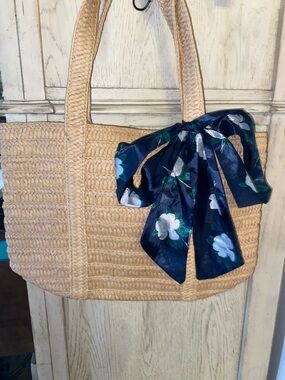 Draper James Straw Tote Bag, 👜 Navy interior, pocket interior, Good Condition